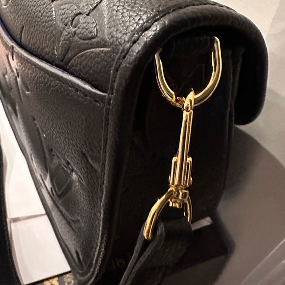 Louis Vuitton Handbags - New Diane style black bag with two straps gold hardware